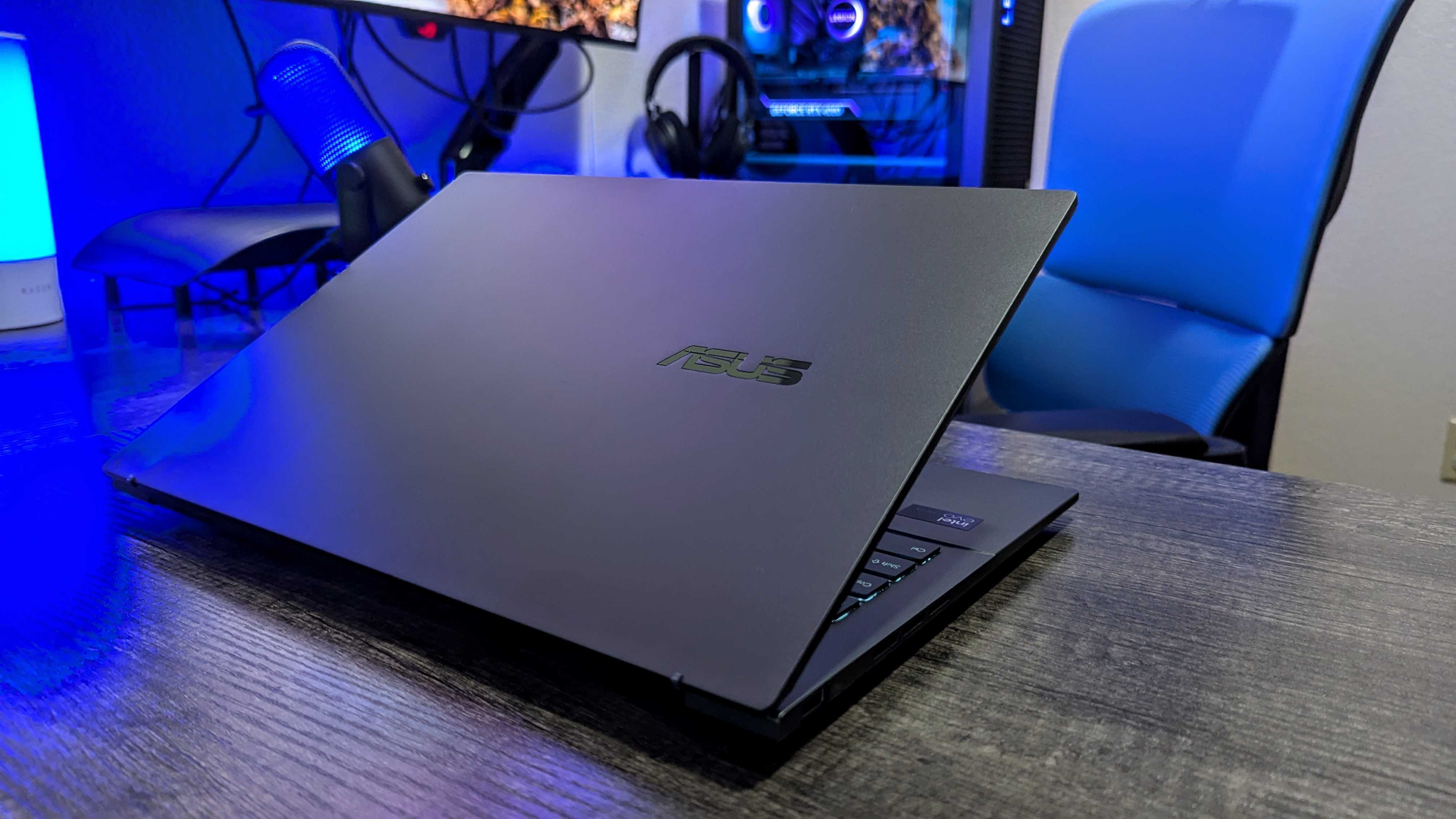 Image of the ASUS Zenbook 14 (Q415M) Windows laptop.