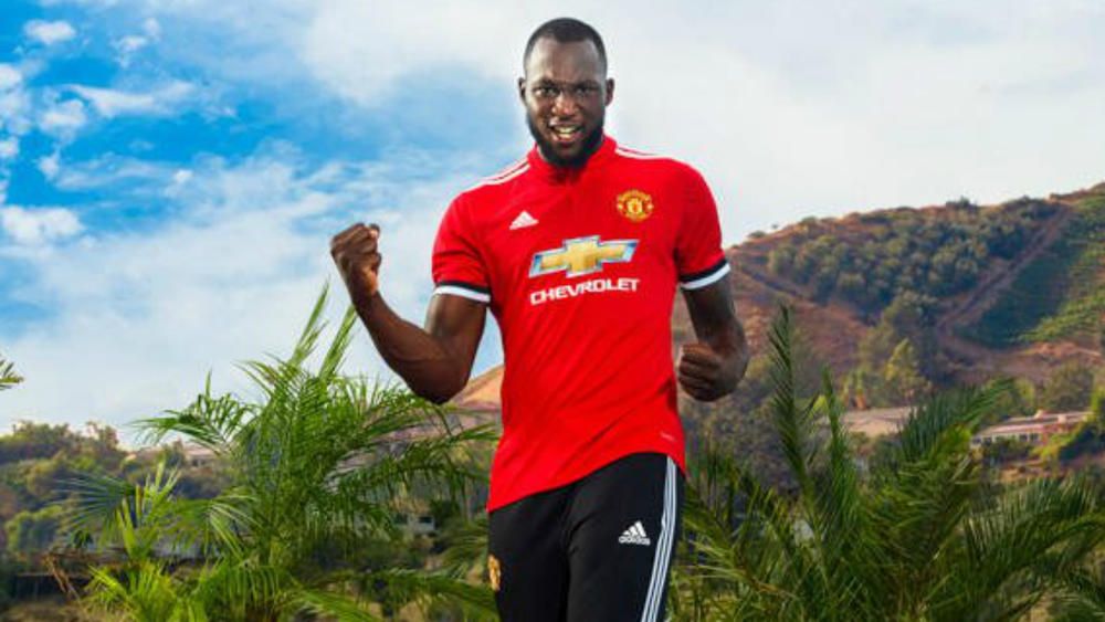 Lukaku completes Manchester United move | FourFourTwo