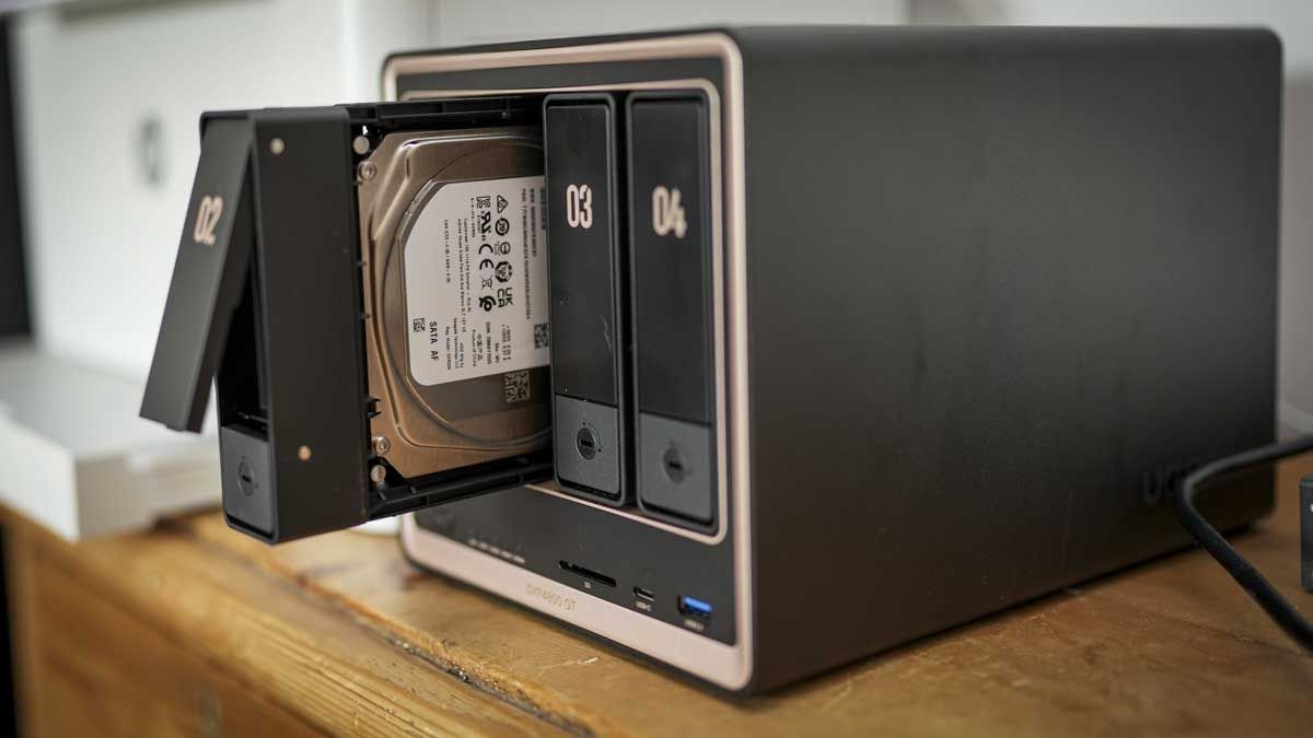 Creators can save $100 on the powerful Ugreen DXP4800 GT NAS
