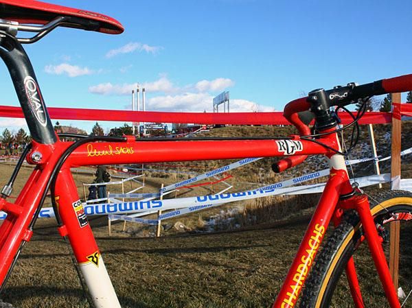 The top tube is perfectly straight and round.