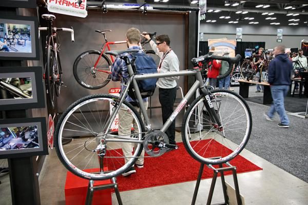 Carl Strong built this titanium 'cross bike with an integrated mast so there's no chance of seatpost slippage.