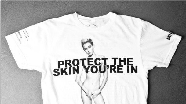 Product, Sleeve, Text, White, T-shirt, Style, Baby & toddler clothing, Font, Active shirt, Top,