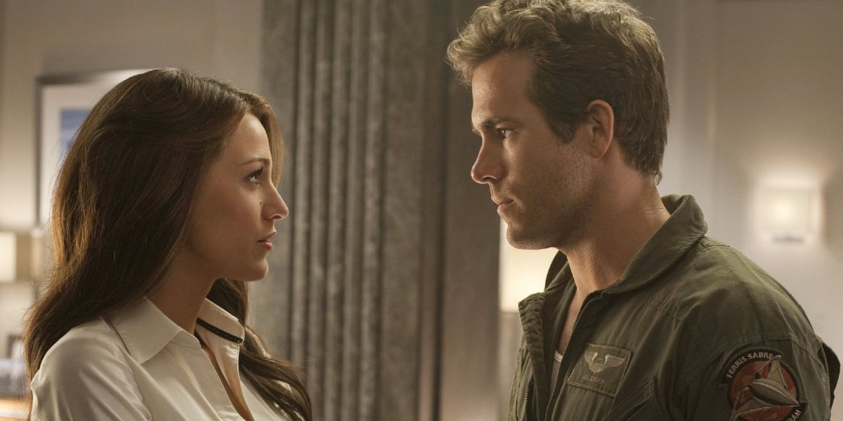 Green Lantern Blake Lively and Ryan Reynolds stare into each other&#039;s eyes