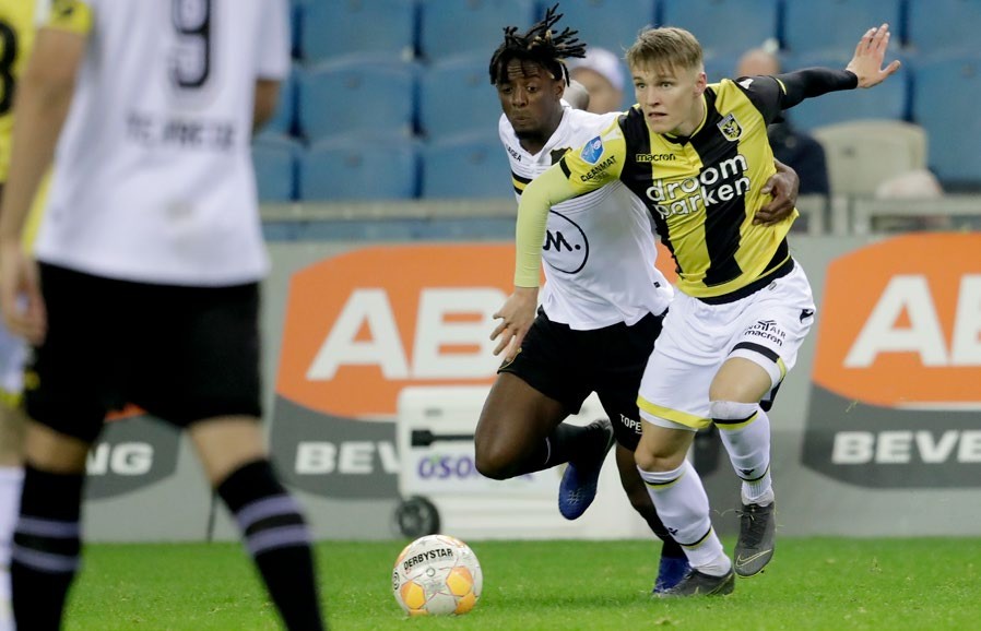 ARNHEM, NETHERLANDS - MARCH 2: (L-R) Erik Palmer Brown of NAC Breda, Martin Odegaard of Vitesse during the Dutch Eredivisie match between Vitesse v NAC Breda at the GelreDome on March 2, 2019 in Arnhem Netherlands (Photo by Broer van den Boom/Soccrates/Getty Images)