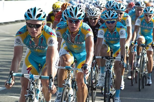 Astana was controlling the peloton heading into the final laps.