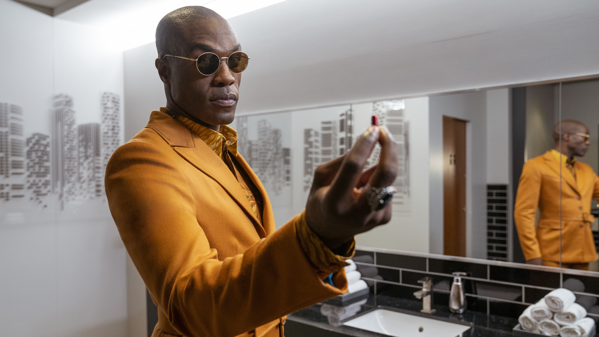 Yahya Abdul-Mateen II's Morpheus offers Neo the red pill in The Matrix Resurrections