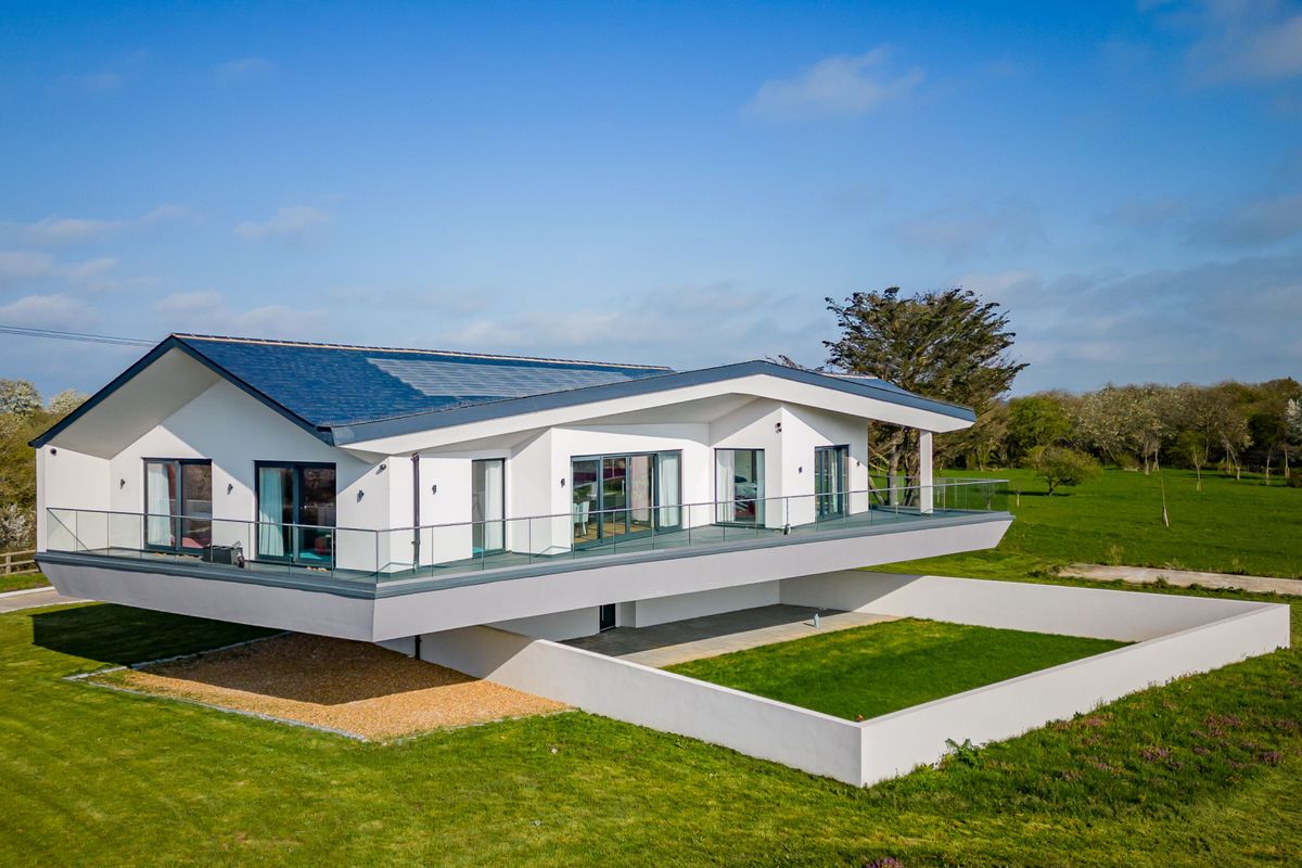 This Grand Designs 'floating' house was built to survive flood waters ...