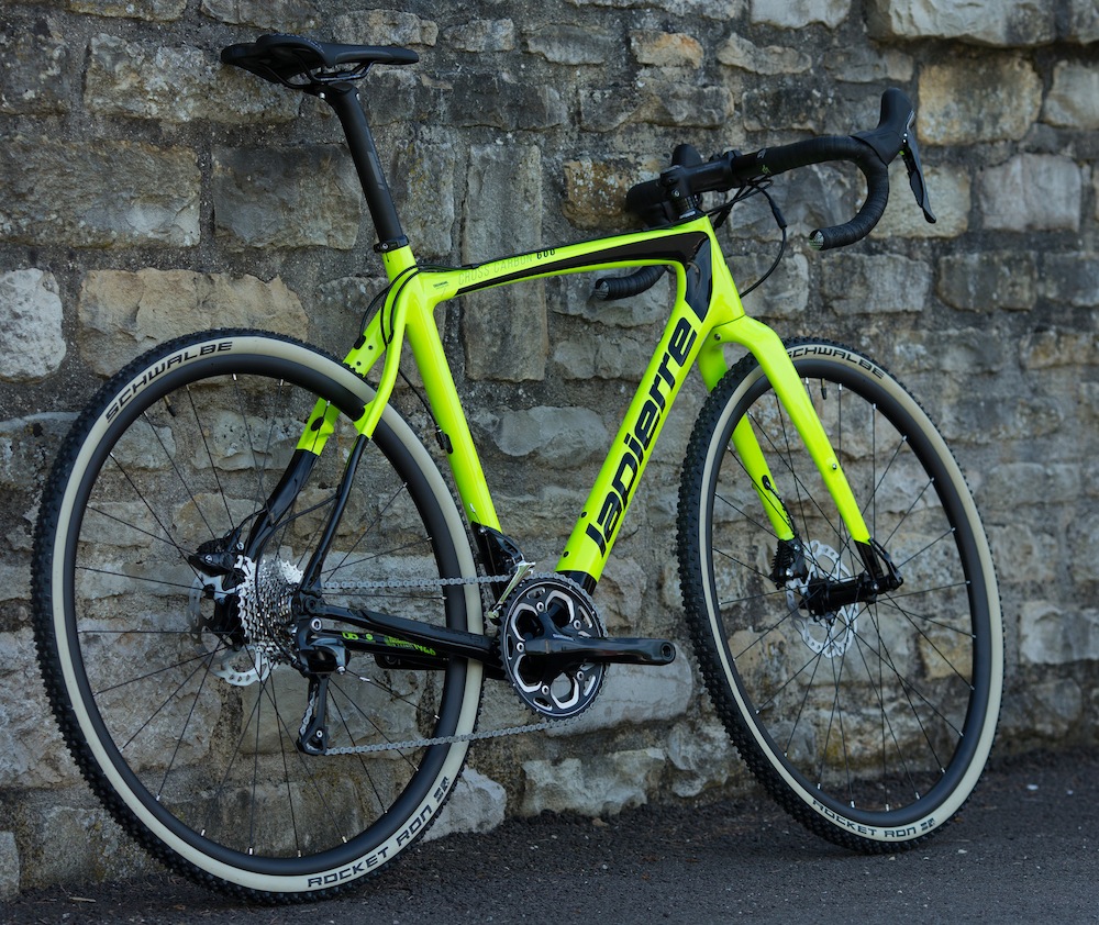 Cross Carbon has top tube routed cables