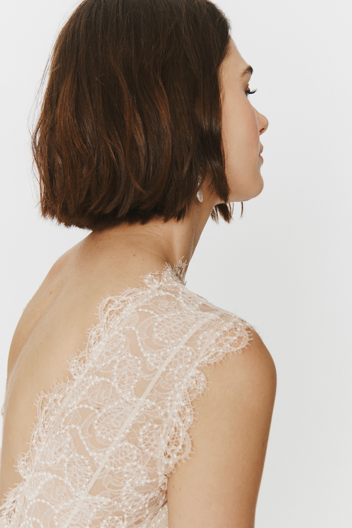 A model showing off a short wedding hairstyle bob.