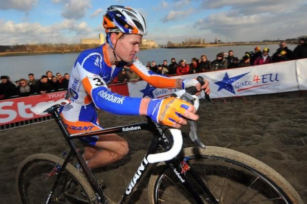 Joeri Adams (Rabo-Giant Offroad) is a study in concentration.