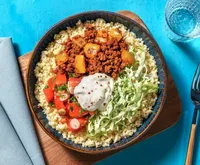 Vegetarisk burritobowl med krydret vegetardeig og spissk&aring;lsalat