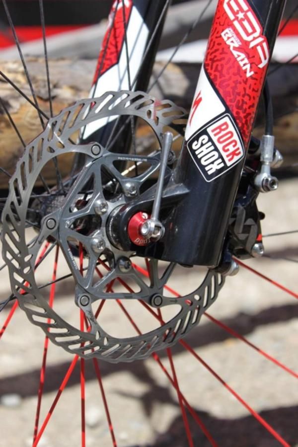 Wells uses a titanium front skewer made by Carbon-Ti components.