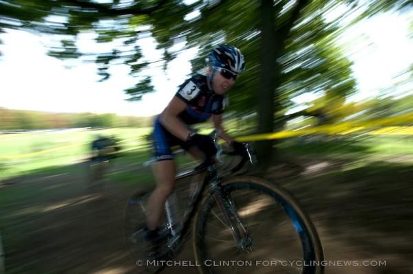 Laura Van Gilder (C3 Sollay) flies through the trees.