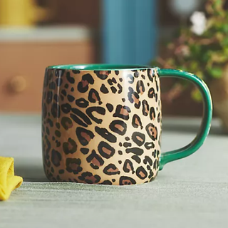 Leopard print mug set.