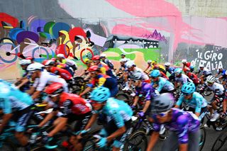 Stage 6 - Giro d'Italia: Kaden Groves wins chaotic stage 6 following race neutralisation