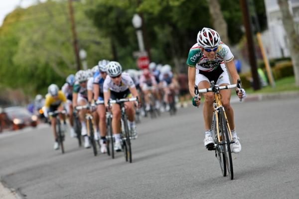 Cath Cheatley (Colavita-Forno d'Asolo) launches an attack on the back side.