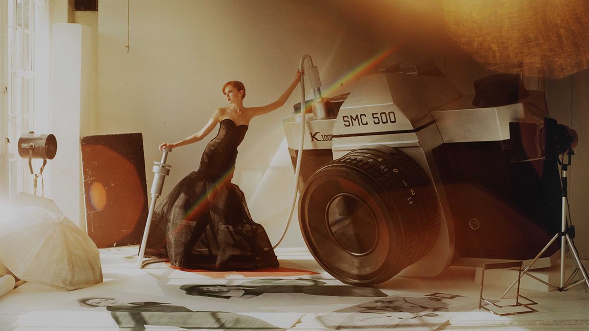 lily_cole_with_giant_camera_tim_walker_2004_tim_walker.jpg