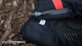 Sportful Fiandre winter cycling gloves detail showing the waterproof zipper