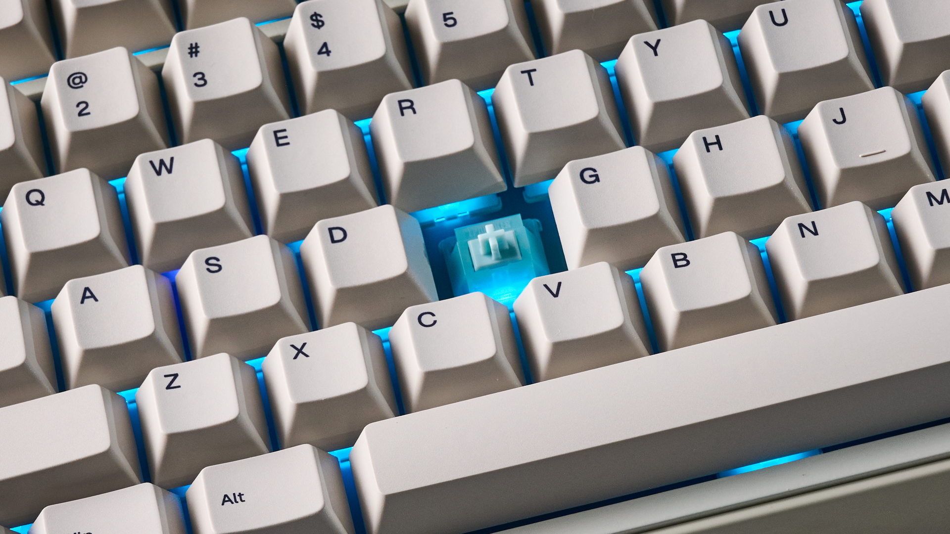 A white Epomaker RT100 Pro wireless mechanical keyboard