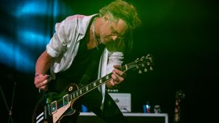Dean Roland plays live with Collective Soul
