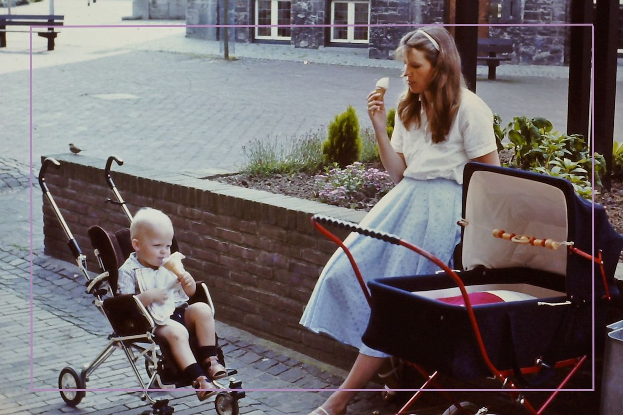 Young mother having a Ice Cream break during a walk with there baby&#039;