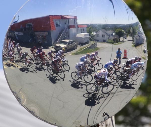 The peloton kept an average speed of about 38km/h.