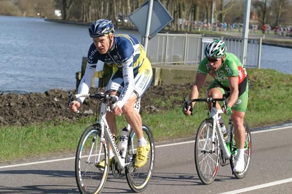 Jens Mouris (l) and Niko Eeckhout go on the attack