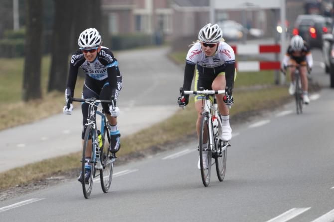Lauren Kitchen (Wiggle Honda Team) is just about to catch Ilona Hoeksma (Parkhotel Valkenburg) and Maaike Polspoel (Sengers Ladies Cycling Team)
