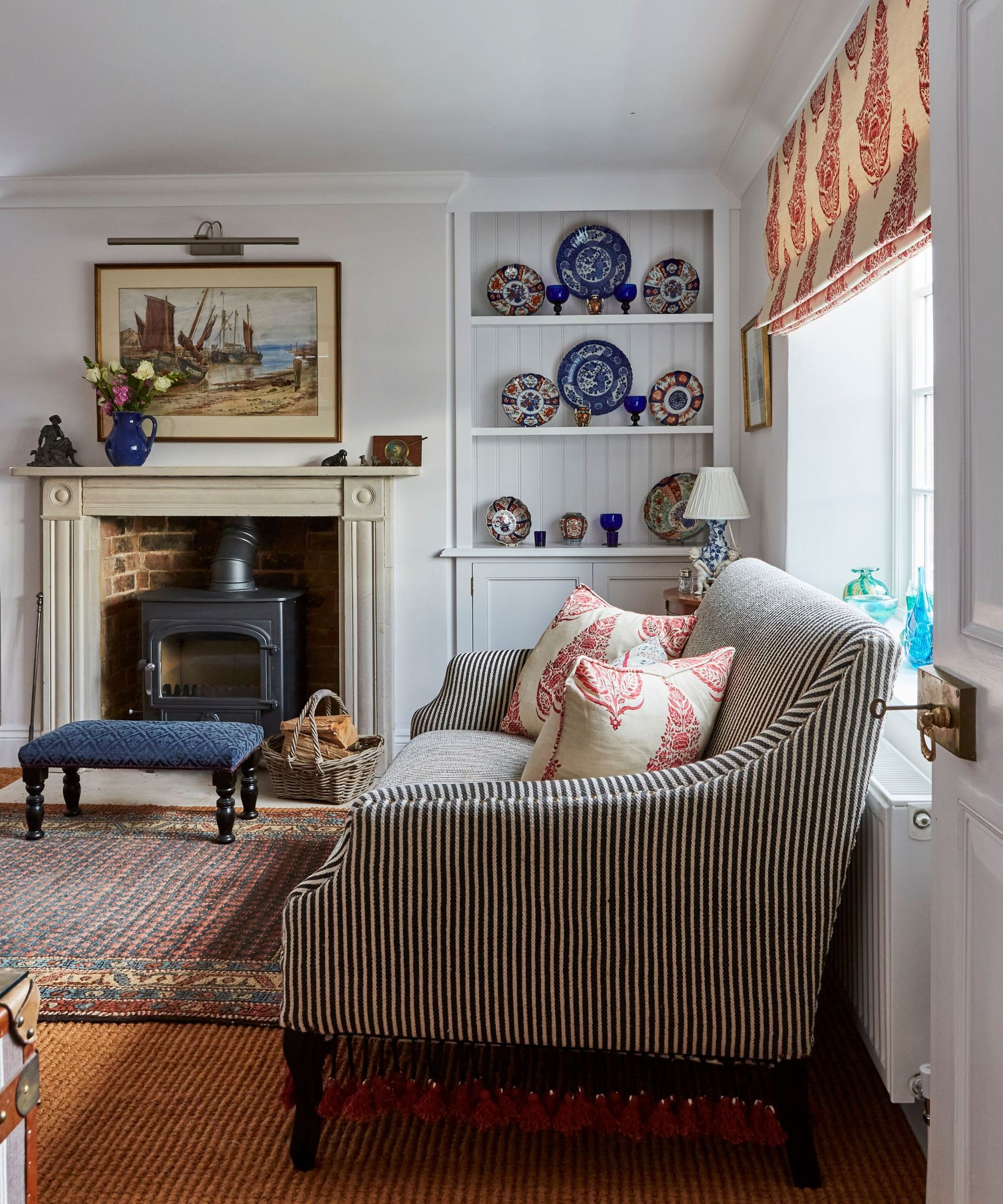 This British Victorian cottage has a surprisingly atypical addition ...