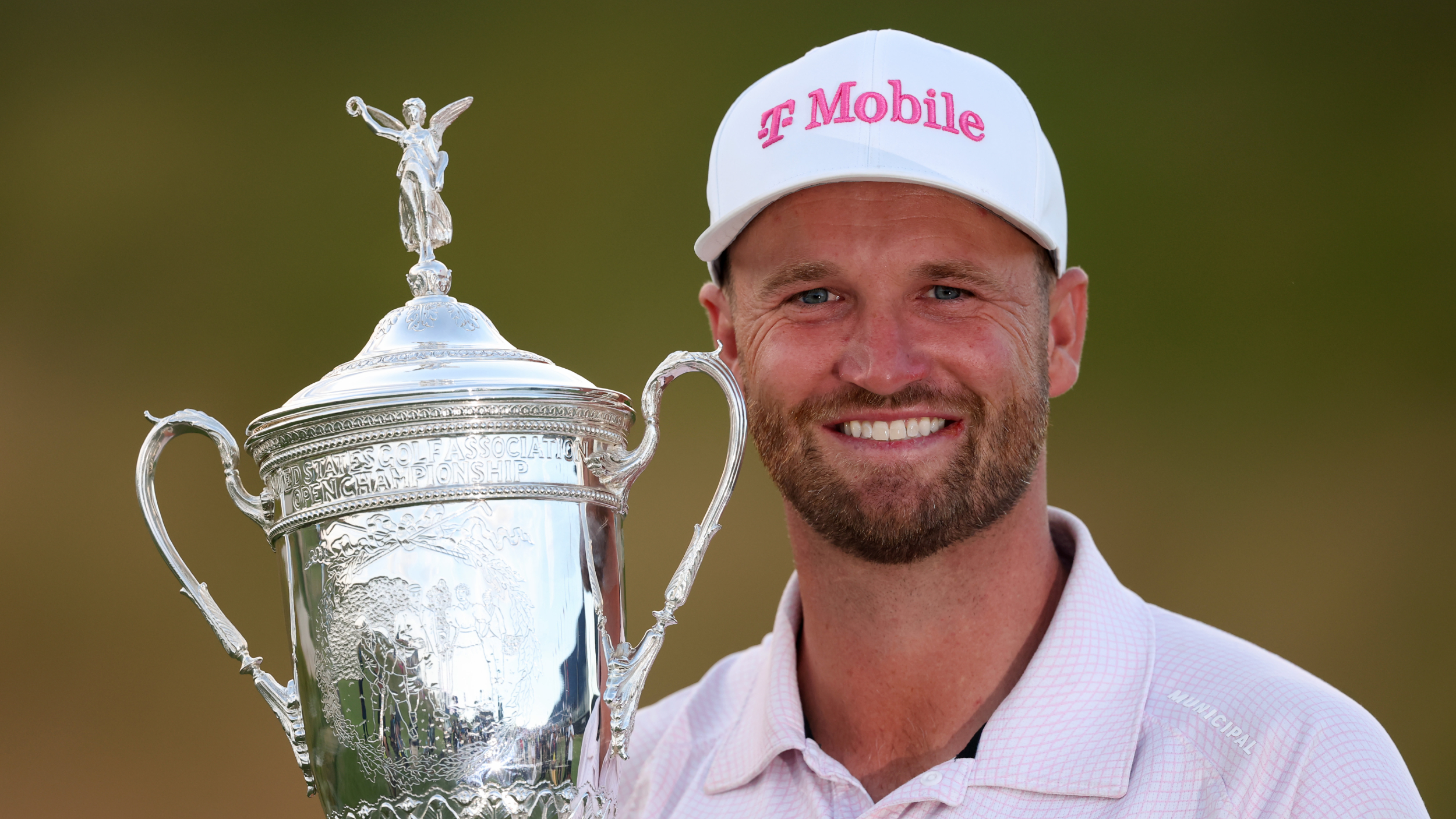 Wyndham Clark holding the US Open trophy