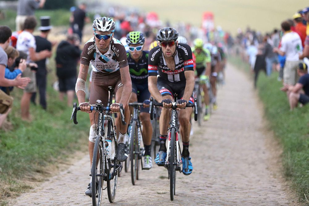 Former paris-Roubaix winner Johan Vansummeren leads the bunch.