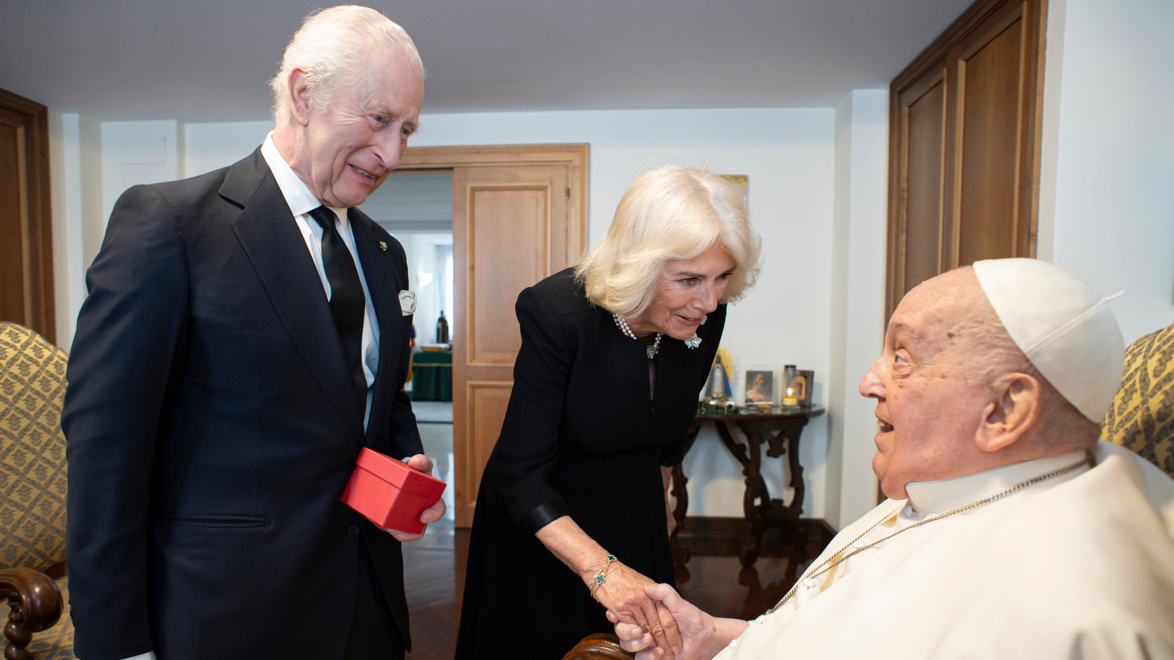 King Charles III and Queen Camilla, traveling in Italy, meet privately with Pope Francis at Casa Santa Marta