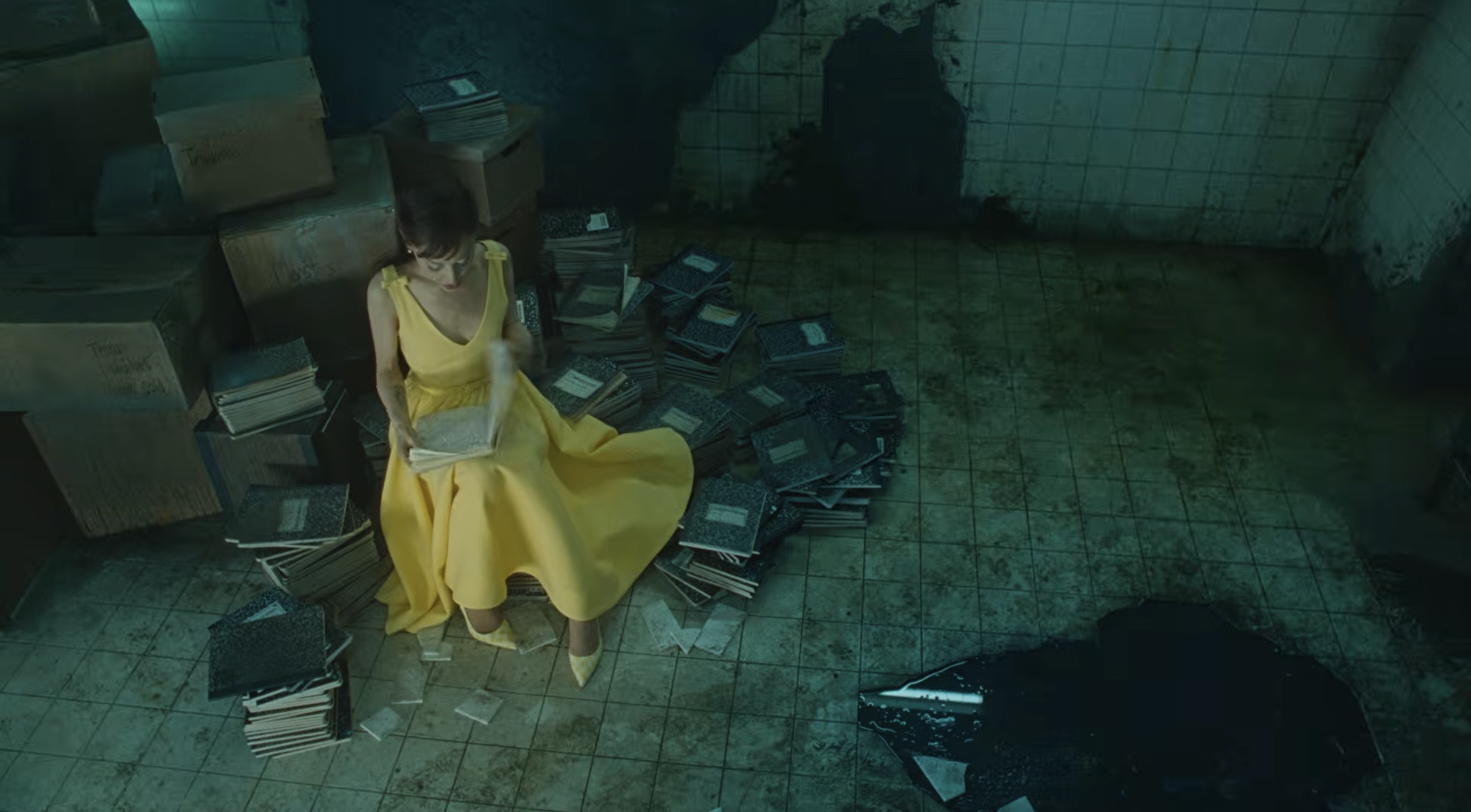 Ariana Grande wore a lemon yellow dress in the "Hate That I Made You Love Me" music video