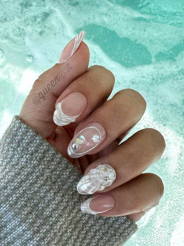 By the Seashore: Shell Press-On Nails
