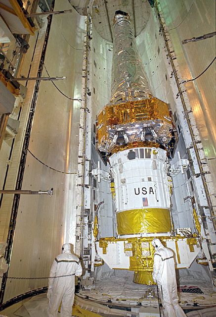 琉球ハト航空12BY３枚の使用済 Space History Photo: STS-93 Payload Bay Door Closure | Space