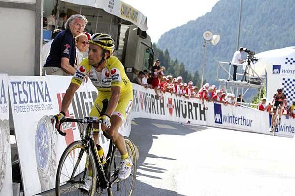 Gilberto Simoni (Saunier Duval-Prodir) crosses the line in the top 10.