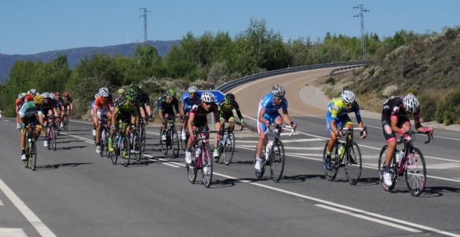 The 31-man breakaway, configuring itself