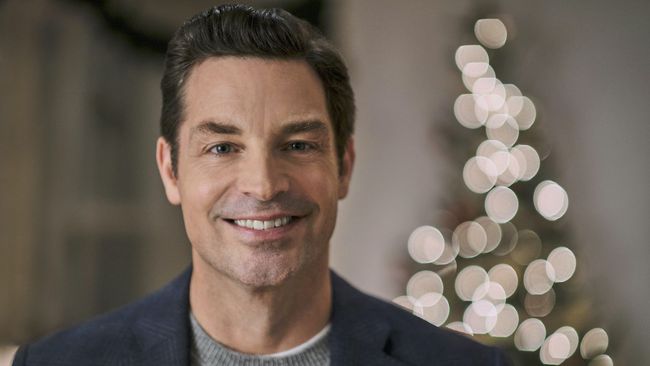 5 Hallmark Stars Who Left For GAF, And 9 Who Are Definitely Staying