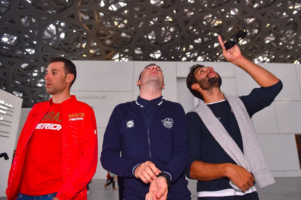 Viviani and Gaviria check-out the roof of the Louvre