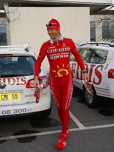 Cofidis' Frank Hoj packs on the layers for the cold but still appears decidedly upbeat.