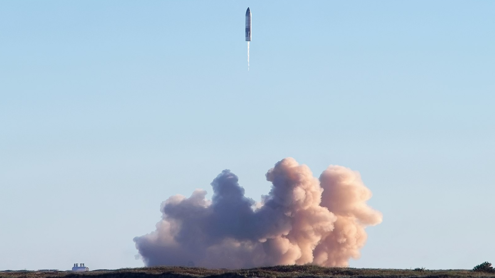 A blob of white sits at the bottom of the screen with a floating cylinder above.