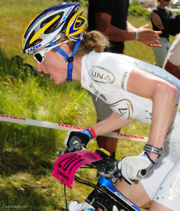 Catherine Pendrel (Luna Pro Team) climbing