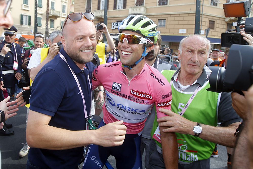 Michael Matthews (Orica-GreenEdge) celebrates his stage 3 win with the team
