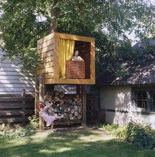 treehouse ideas: log storage