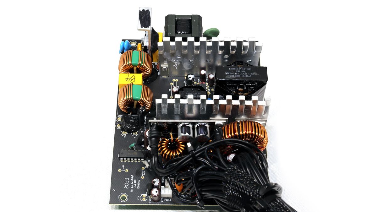 XPG Pylon 650