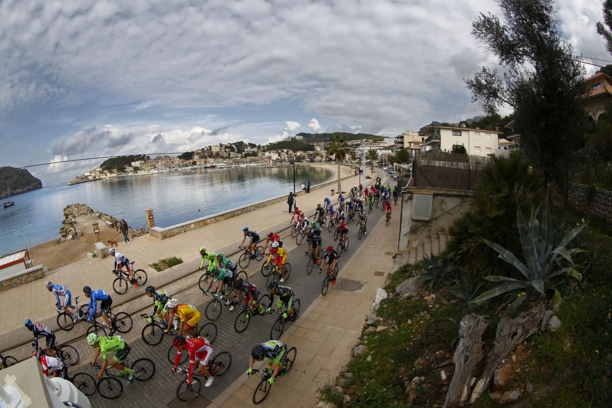 The peloton rolls past a beach