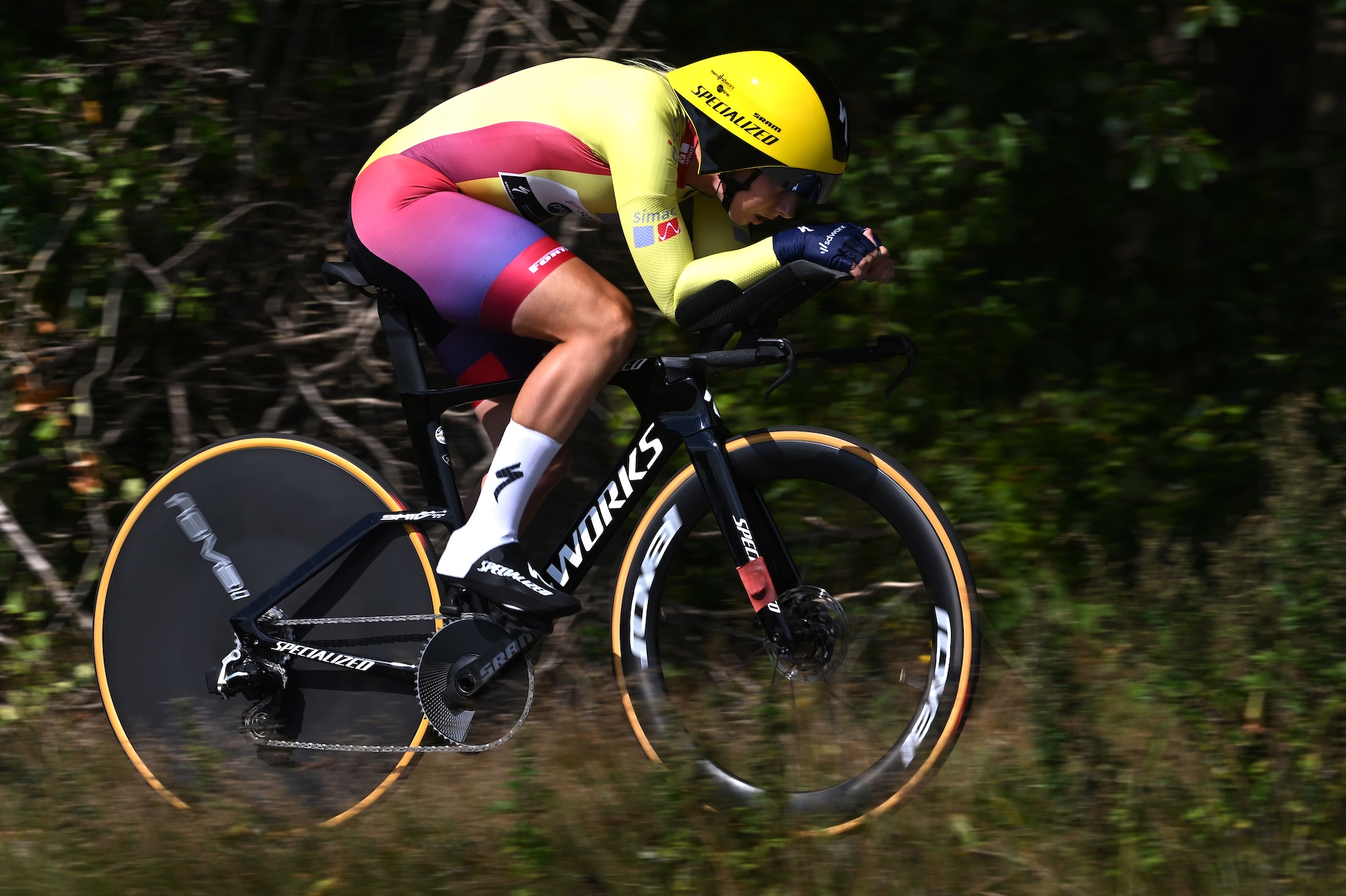 Lorena Wiebes competes during the time trial at the 27th Simac Ladies Tour 2025