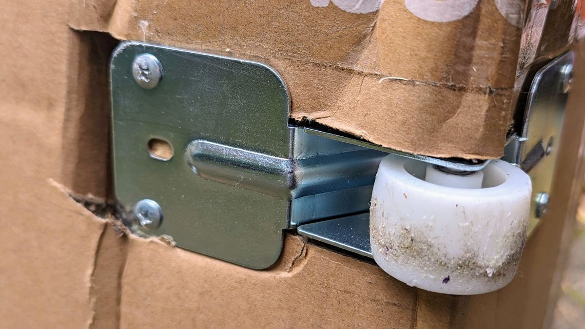 Ecosa Pure mattress damaged wheel