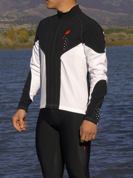 The soft shell panels are backed with more insulative waffle-block fleece panels that create a lollipop of warmth around your neck, shoulders and upper torso