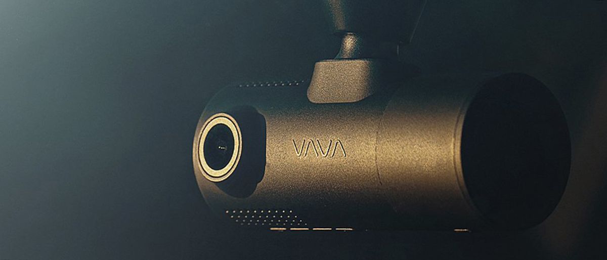 The Vava 2K Dual Dash Cam inside a windshield